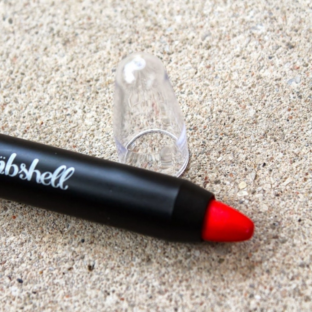 Be A Bombshell Lip Crayon 🔥 Hot Damn